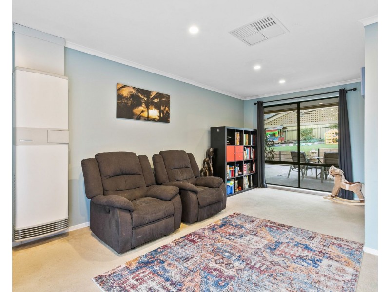 8 Rubin Crescent, Happy Valley SA 5159