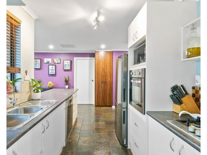 8 Rubin Crescent, Happy Valley SA 5159