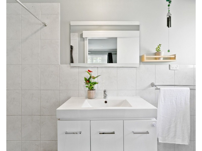 8 Rubin Crescent, Happy Valley SA 5159