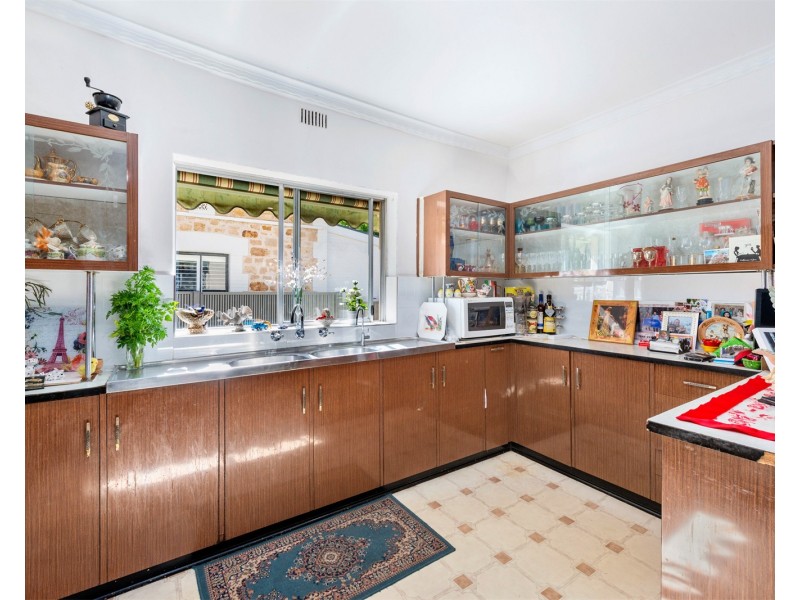 18 Myrtle Street, Prospect SA 5082