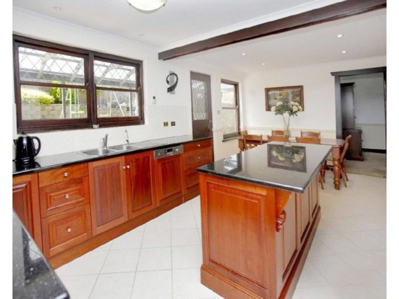 8 Heron Way, Hallett Cove SA 5158