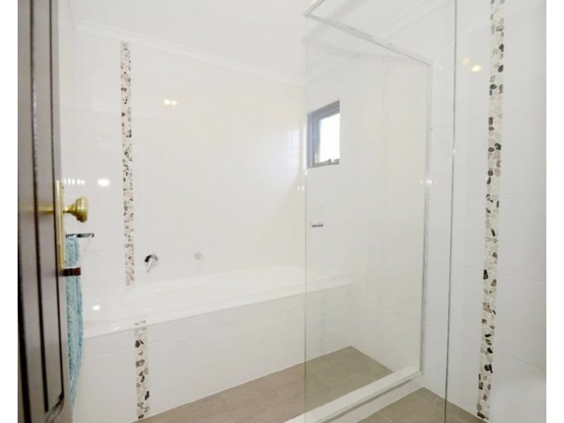 8 Heron Way, Hallett Cove SA 5158