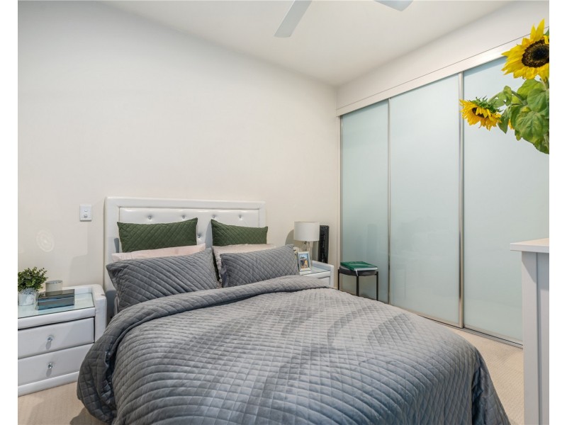 215/1-2 Tarni Court, New Port SA 5015