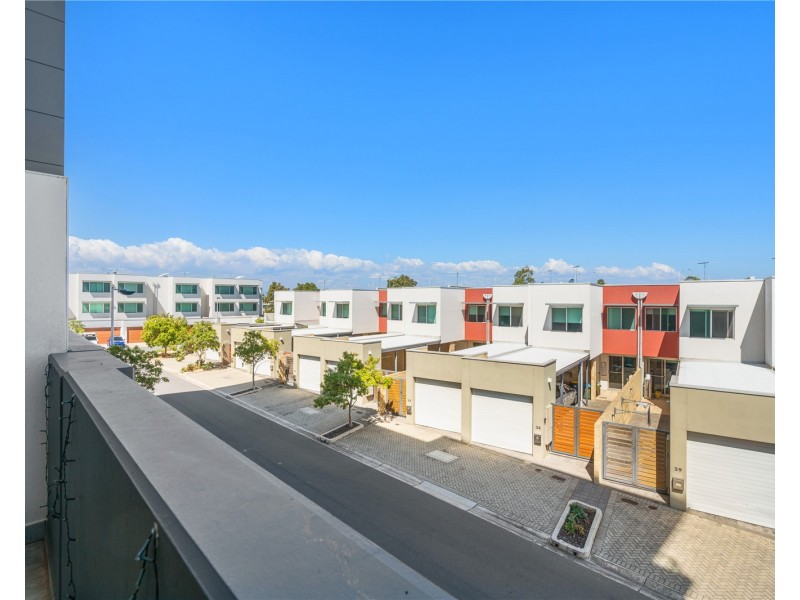 215/1-2 Tarni Court, New Port SA 5015