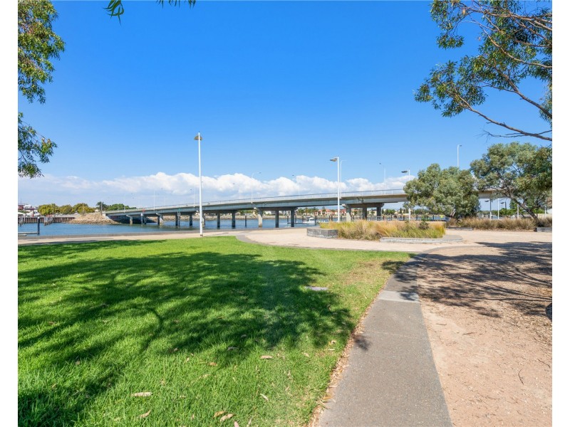 215/1-2 Tarni Court, New Port SA 5015