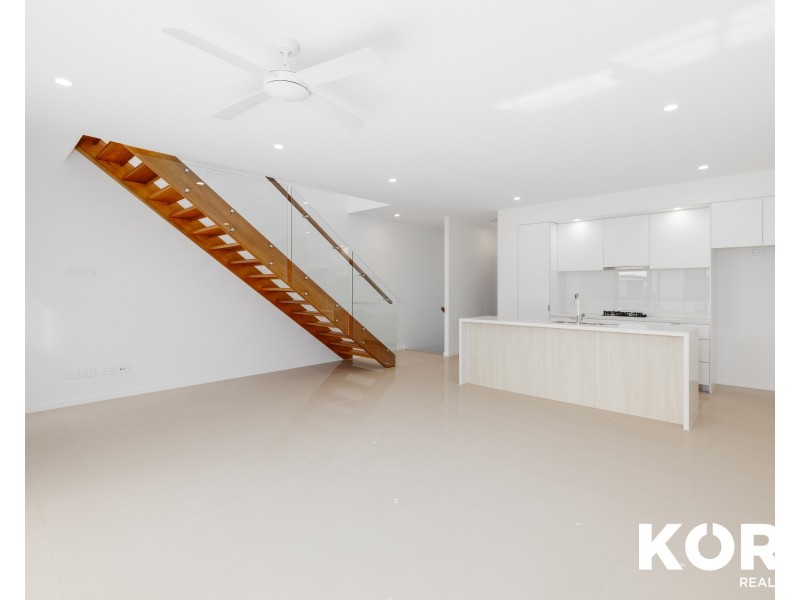 16 Outrigger Circuit, Hope Island QLD 4212