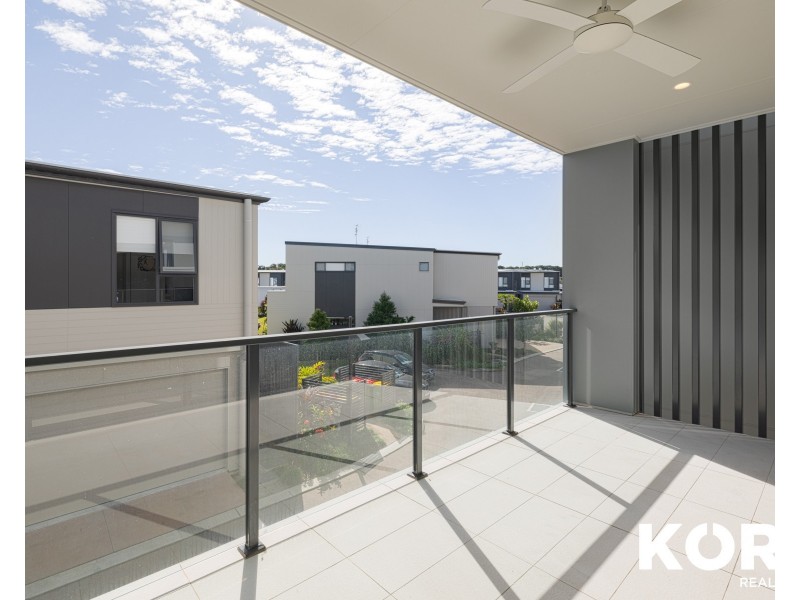 16 Outrigger Circuit, Hope Island QLD 4212