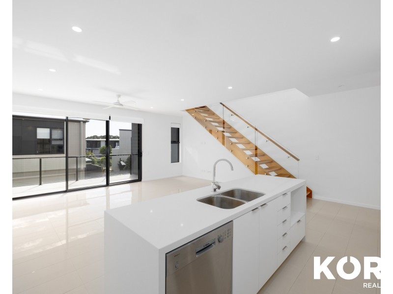 16 Outrigger Circuit, Hope Island QLD 4212