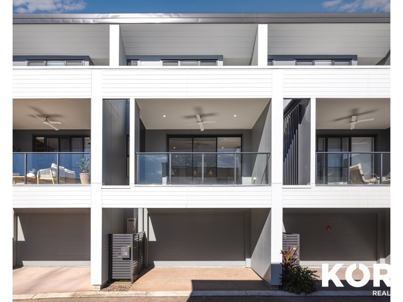16 Outrigger Circuit, Hope Island QLD 4212
