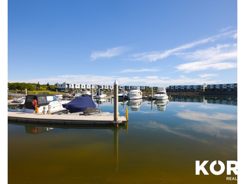 16 Outrigger Circuit, Hope Island QLD 4212