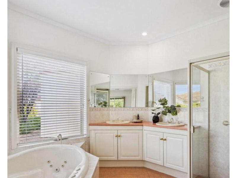 15 Sheaoak Drive, Mawson Lakes SA 5095