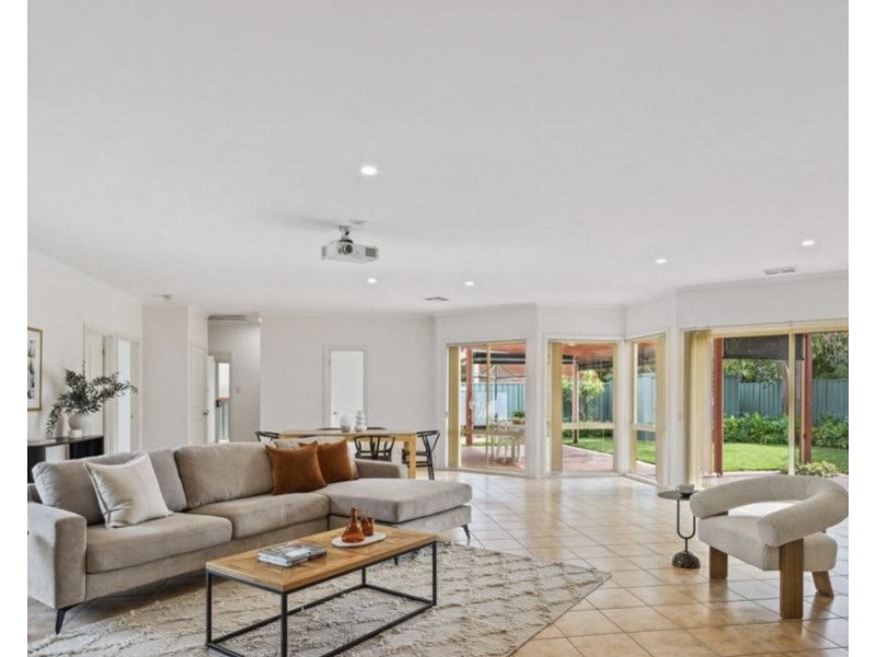 15 Sheaoak Drive, Mawson Lakes SA 5095