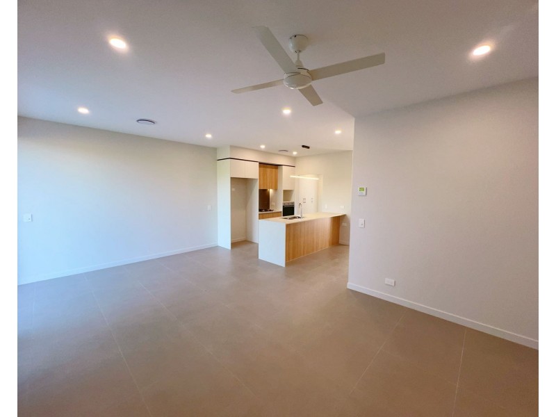17/1 Lake Serenity Boulevard, Helensvale QLD 4212