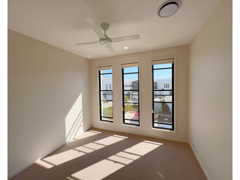 17/1 Lake Serenity Boulevard, Helensvale QLD 4212