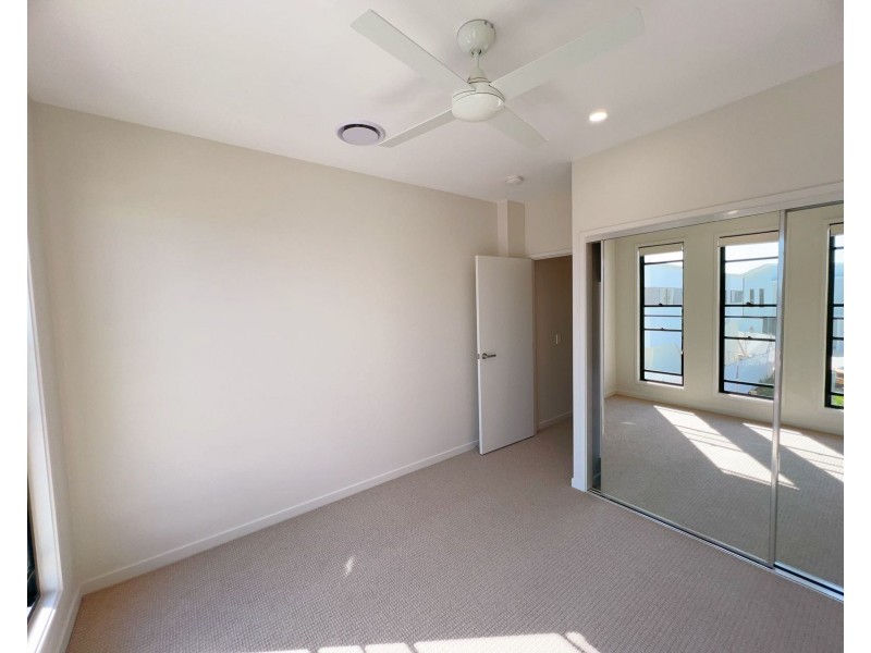 17/1 Lake Serenity Boulevard, Helensvale QLD 4212