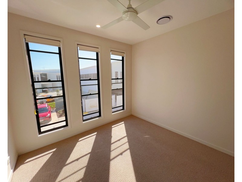 17/1 Lake Serenity Boulevard, Helensvale QLD 4212