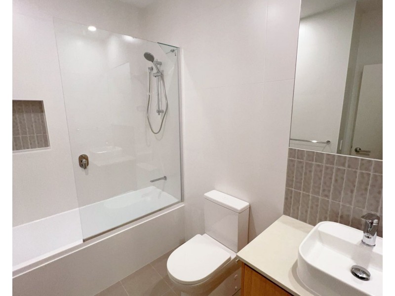 17/1 Lake Serenity Boulevard, Helensvale QLD 4212