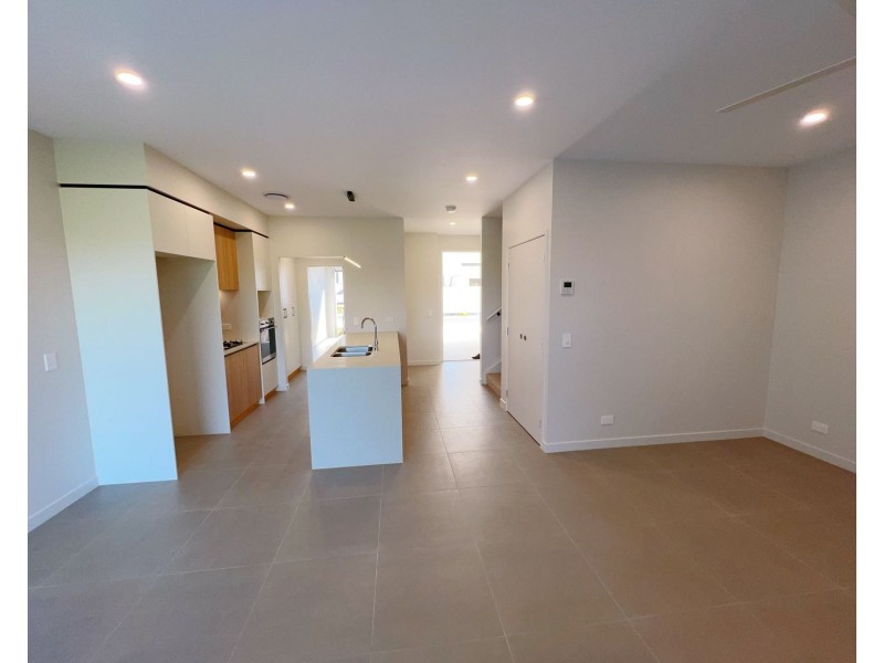 17/1 Lake Serenity Boulevard, Helensvale QLD 4212