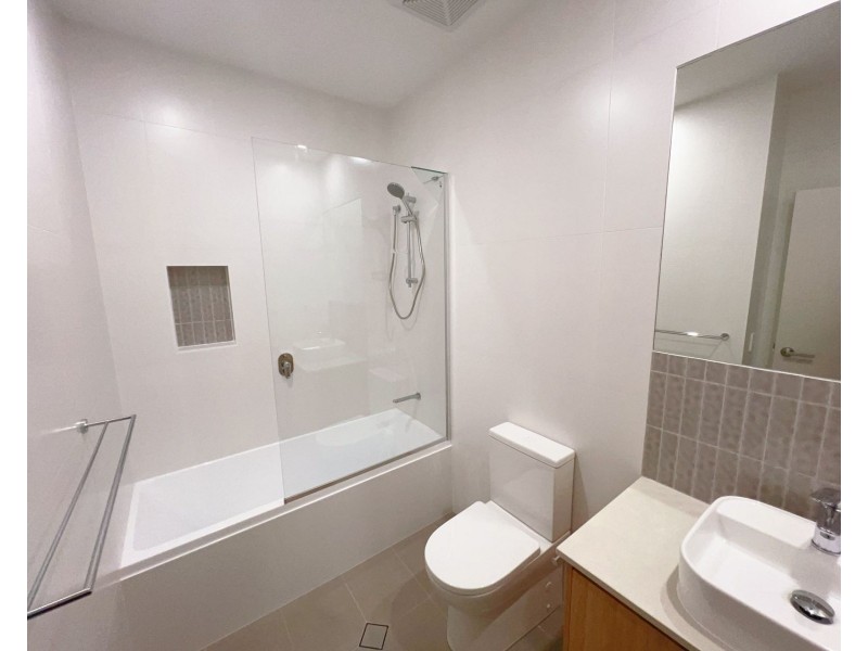 17/1 Lake Serenity Boulevard, Helensvale QLD 4212