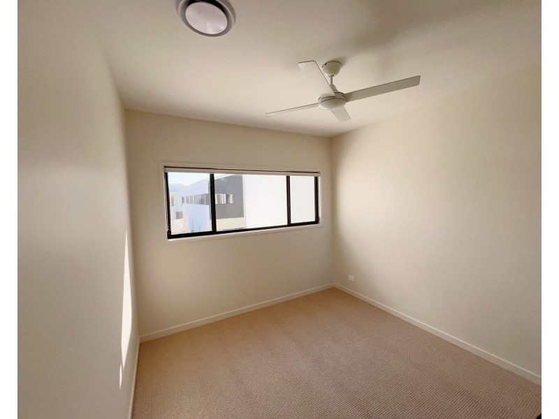 17/1 Lake Serenity Boulevard, Helensvale QLD 4212