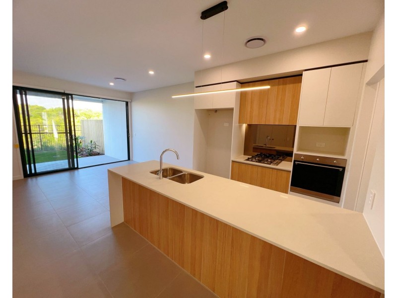 17/1 Lake Serenity Boulevard, Helensvale QLD 4212