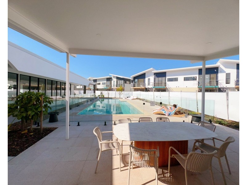 17/1 Lake Serenity Boulevard, Helensvale QLD 4212