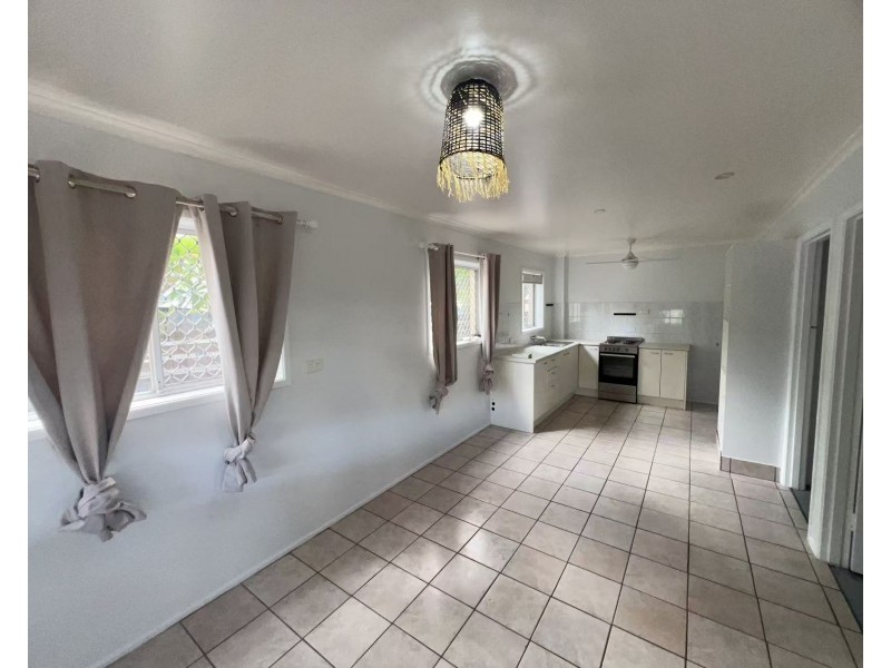 4 Miami Shore Parade, Miami QLD 4220