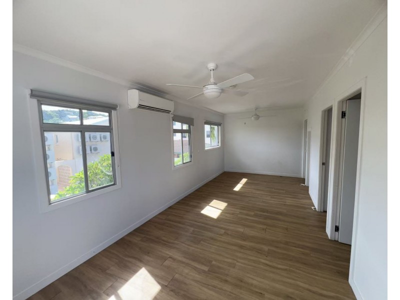 4 Miami Shore Parade, Miami QLD 4220