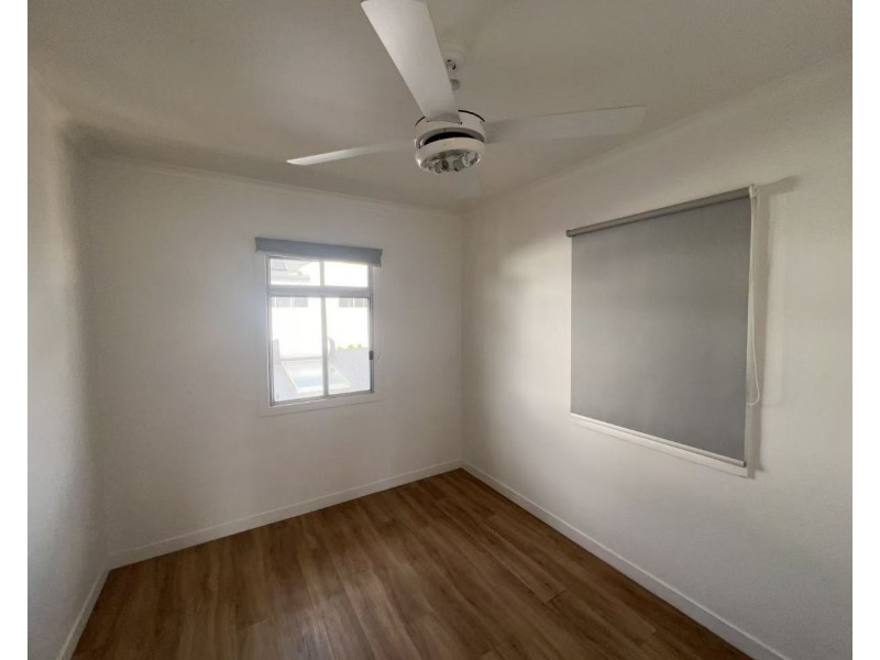 4 Miami Shore Parade, Miami QLD 4220