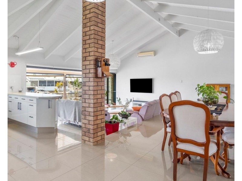 11 Seabreeze Street, Paradise Point QLD 4216