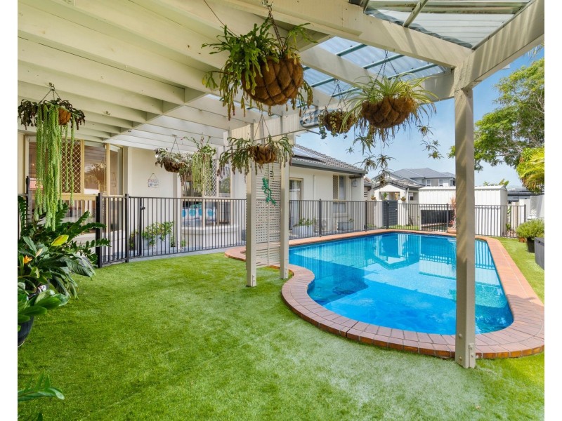 11 Seabreeze Street, Paradise Point QLD 4216