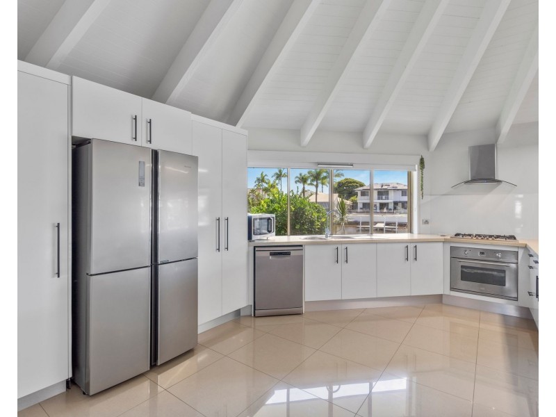 11 Seabreeze Street, Paradise Point QLD 4216