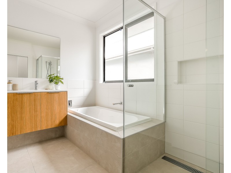 18 Gilding Place, Pallara QLD 4110