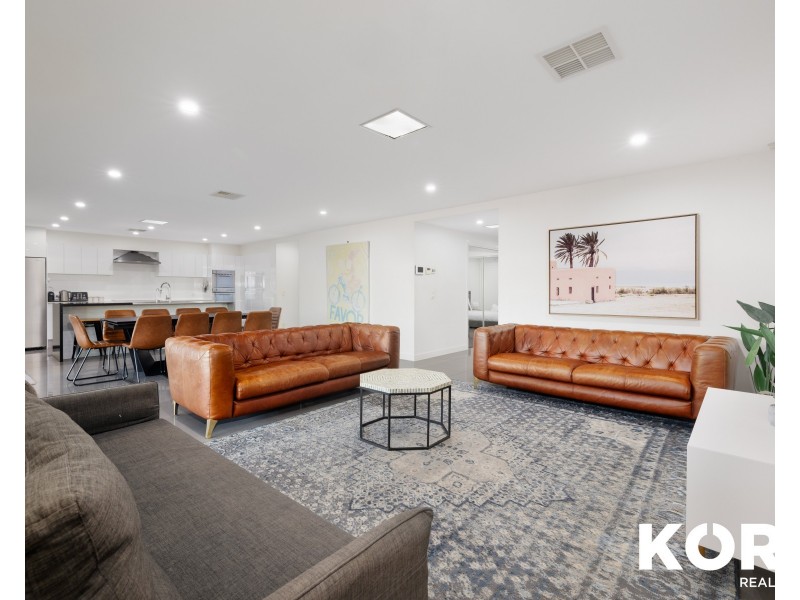 26 Coobowie Street, Broadbeach Waters QLD 4218