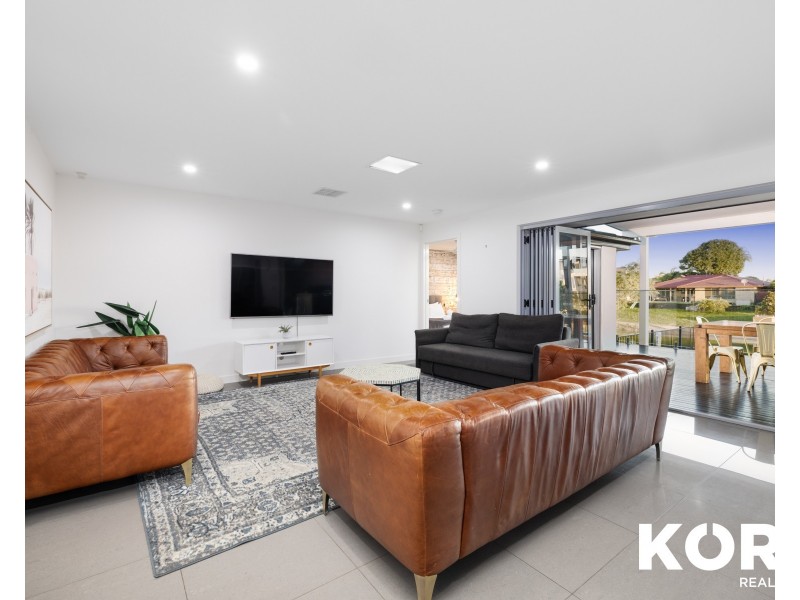 26 Coobowie Street, Broadbeach Waters QLD 4218