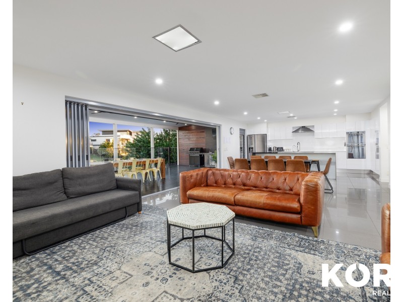 26 Coobowie Street, Broadbeach Waters QLD 4218