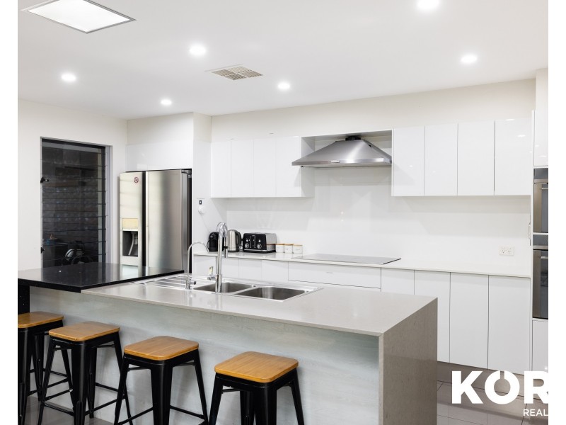 26 Coobowie Street, Broadbeach Waters QLD 4218