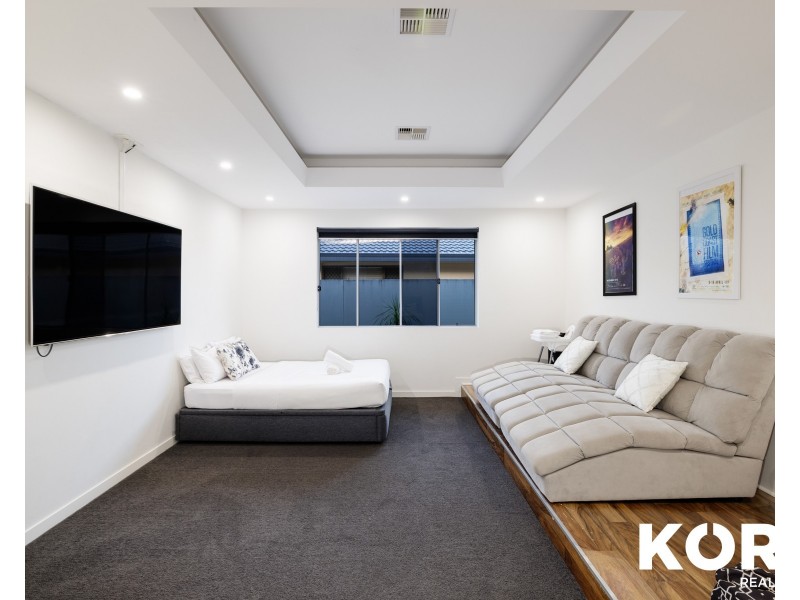 26 Coobowie Street, Broadbeach Waters QLD 4218