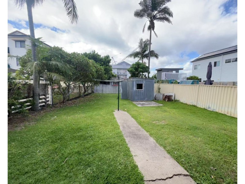 4 Miami Shore Parade, Miami QLD 4220