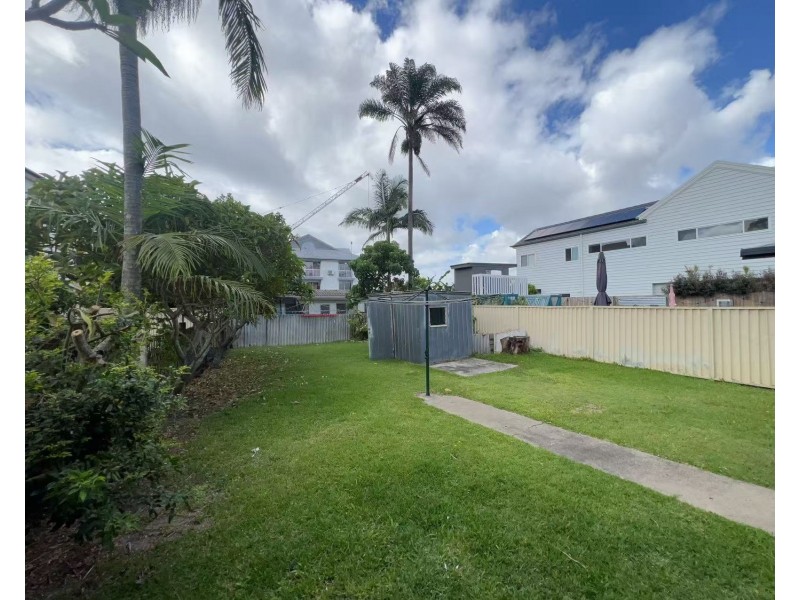 4 Miami Shore Parade, Miami QLD 4220