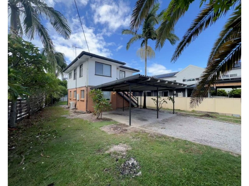4 Miami Shore Parade, Miami QLD 4220