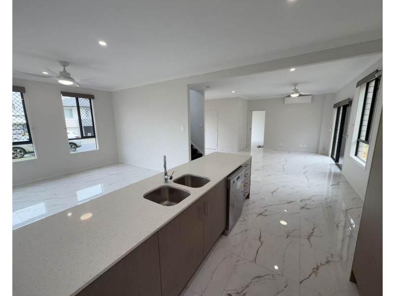 50 Knightsbridge Street, Pallara QLD 4110