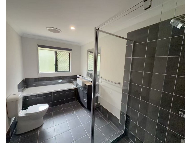 50 Knightsbridge Street, Pallara QLD 4110