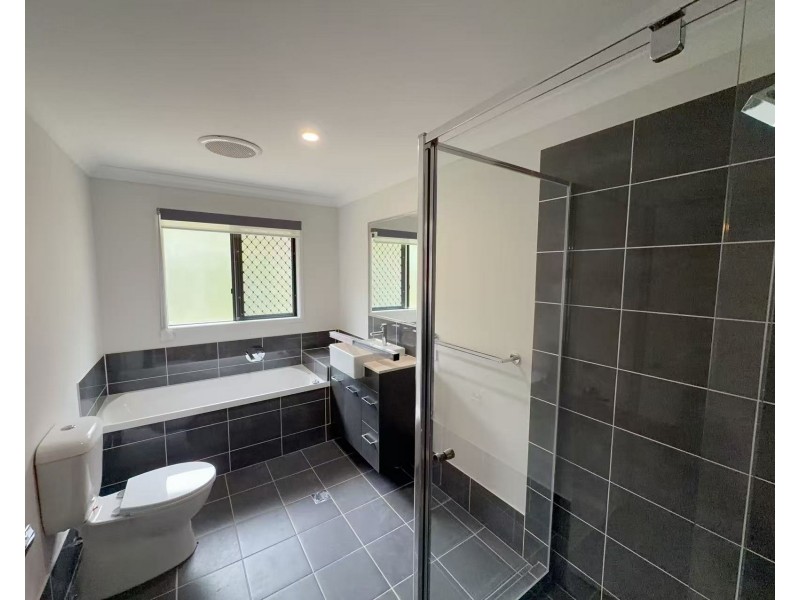 50 Knightsbridge Street, Pallara QLD 4110