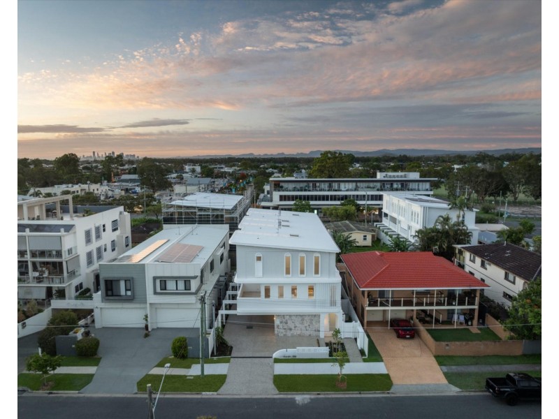 2/14 Victor Avenue, Paradise Point QLD 4216