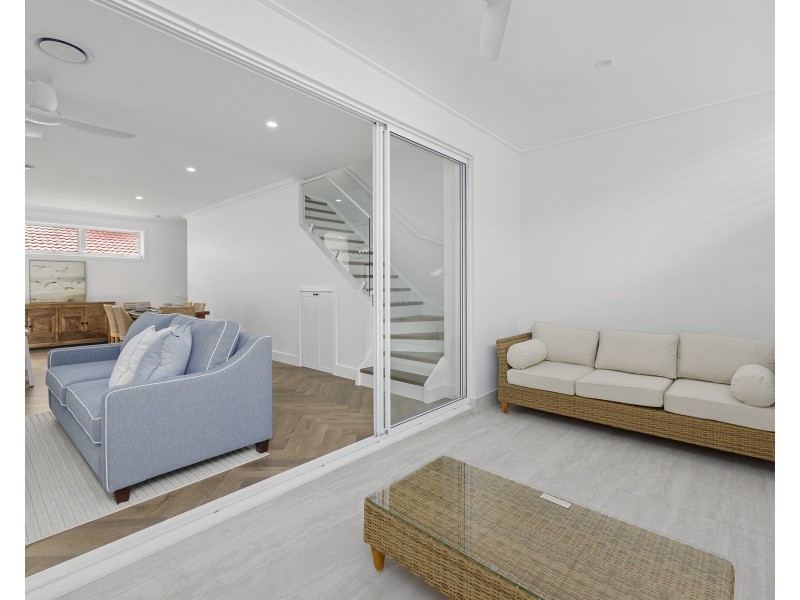 2/14 Victor Avenue, Paradise Point QLD 4216