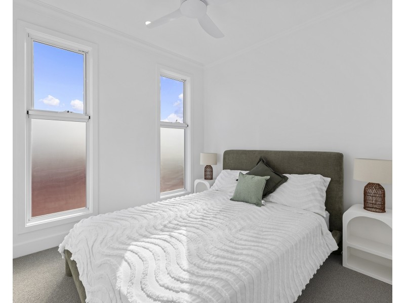 2/14 Victor Avenue, Paradise Point QLD 4216