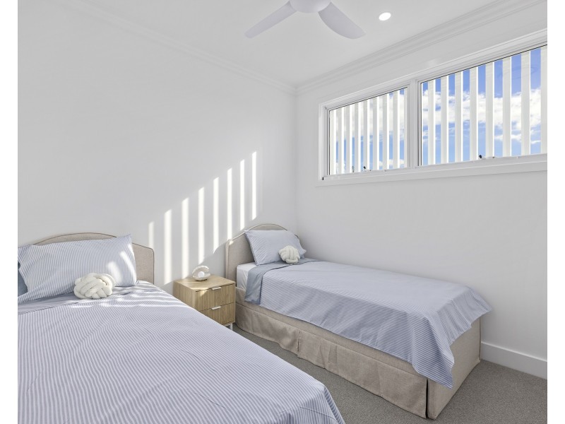 2/14 Victor Avenue, Paradise Point QLD 4216