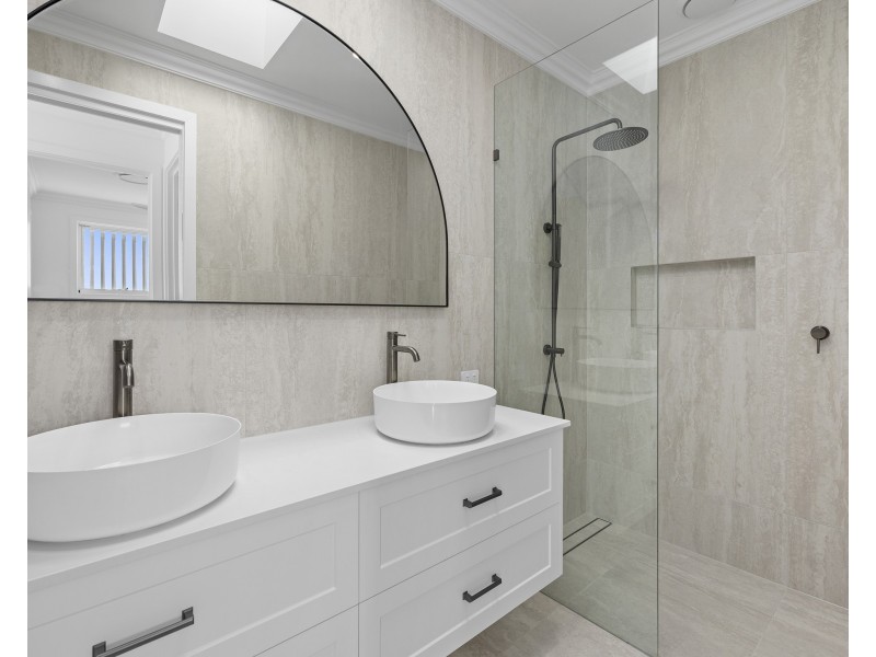 2/14 Victor Avenue, Paradise Point QLD 4216