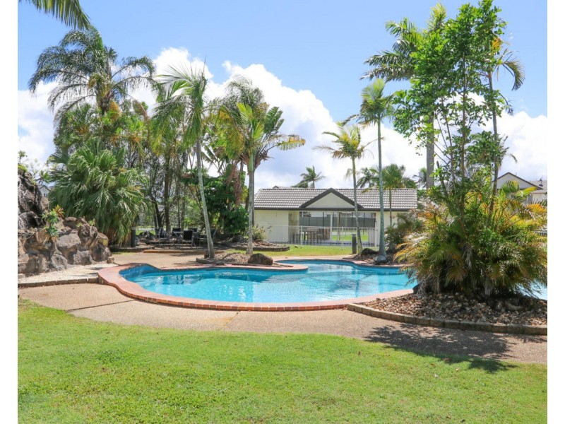 55/2 St Kevins Avenue, Benowa QLD 4217